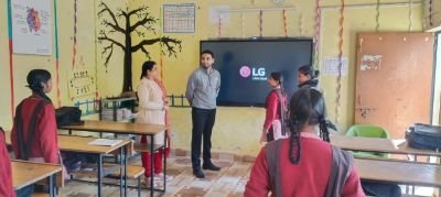 कौशाम्बी08दिसम्बर24*कस्तूरबा गांधी आवासीय बालिका विद्यालय,मंझनपुर का डीएम ने किया निरीक्षण*