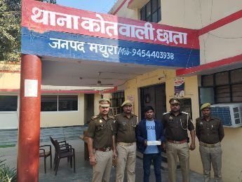 मथुरा 9 दिसंबर 2024*एक अभियुक्त को एक अवैध देशी तमंचा .315 बोर मय मोटरसाइकिल गिरफ्तार।