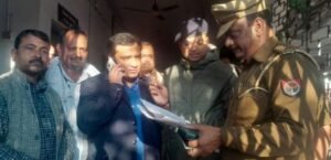 बाराबंकी10दिसम्बर24*टीआई के फटकारने के बाद बस परिचालक की संदिग्ध मौत