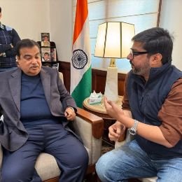 बाराबंकी13दिसम्बर24*सड़कों व रेलवेब्रिज निर्माण के लिए नितिन गडकरी से मिले तनुज पुनिया