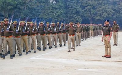 बाराबंकी13दिसम्बर24*एसपी ने सलामी लेने के बाद परेड का निरीक्षण कर दिए दिशा-निर्देश