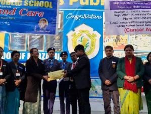 मिर्जापुर: 14दिसम्बर 24 *छात्र छात्राओं ने कैंसर वेलफेयर सोसायटी के लिए फंड एकत्रित किया*