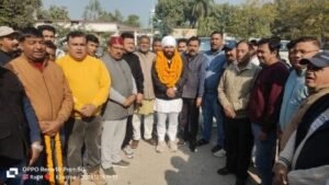 हरिद्वार14दिसम्बर24*भाजपा कार्यकर्ताओं ने मिष्ठान वितरित कर फूल मालाओं से किया ब्लॉक प्रमुख का स्वागत।