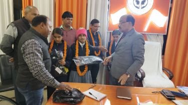 कौशांबी17दिसम्बर24*इन्दौर में राइफ़ल शूटिंग प्रतियोगिता में कौशाम्बी की शामिल होगी 3 छात्राएं*