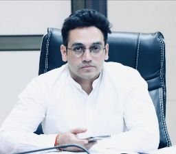 रीवा17दिसम्बर24*गुढ़ तहसील क्षेत्र में सर्वेयरो को लापरवाही पड़ी भारी पांच सर्वेयर सेवा से पृथक*