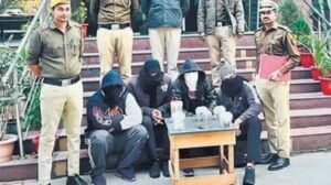 दिल्ली18दिसम्बर24*मुर्गे की तरह बिठाया, 25 लाख रिश्वत मांगी; दिल्ली में फर्जी पुलिसकर्मियों ने छात्रों के फ्लैट पर डाली रेड