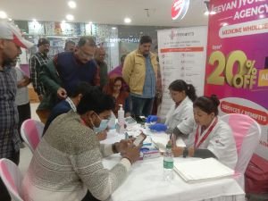 पूर्णिया बिहार 19 दिसंबर 24*मेदांता हॉस्पिटल के डॉक्टरों ने नि:शुल्क जांच शिविर में मरीजों को दिया हेल्थ टिप्स।