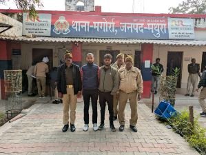 मथुरा 19 दिसंबर 2024*थाना मगोर्रा पुलिस द्वारा हत्या के प्रयास के अभियोग में वांछित अभियुक्तगण को गिरफ्तार किया गया ।*