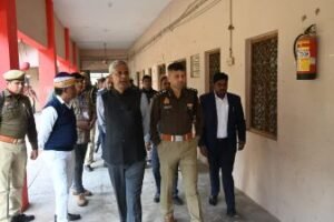 मथुरा 22 दिसंबर 2024*डीएम व एसएसपी ने पीआईएस परीक्षा के परीक्षा केंद्रों का निरीक्षण किया।