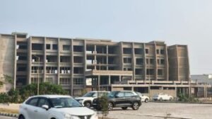 पंजाब25दिसम्बर24*आभा स्केयर का काम बीच में रूका, करोडों की लागत से बनी बिल्डिंग हो रही खंडहर