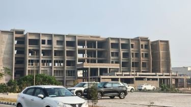 पंजाब25दिसम्बर24*आभा स्केयर का काम बीच में रूका, करोडों की लागत से बनी बिल्डिंग हो रही खंडहर