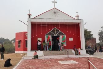 मथुरा25दिसम्बर24*धूमधाम के साथ मनाया गया प्रभु यीशु मसीह का जन्मदिन।