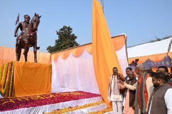 अयोध्या26दिसम्बर24*नगर पंचायत माँ कामाख्या बिजली पासी के मूर्ति का किया गया अनावरण अयोध्या26दिसम्बर24*नगर पंचायत माँ कामाख्या बिजली पासी के मूर्ति का किया गया अनावरण