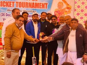 पंजाब26दिसम्बर24*मेयर विमल ठठई व गुरबचन सिंह सरां ने शुरू करवाया द जाखड़ ट्रस्ट अबोहर ओपन क्रिकेट टूर्नामेंट