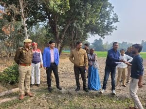 रायबरेली28दिसम्बर24*एसडीएम नें अफीम लाइसेंसी किसानों एवं मदिरा दुकानदारों का किया औचक निरीक्षण