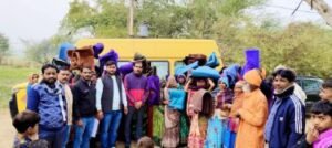 रायबरेली28दिसम्बर24*गुरुकुल विद्यालय प्रबंधन द्वारा जरूरतमंद लोगों को वितरित किए गए कम्बल