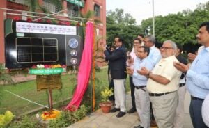 भागलपुर29दिसम्बर24*बीएयू के “रेडियो चौराहा” पर लगा है धातु निर्मित एक क्विंटल वजन का रेडियो