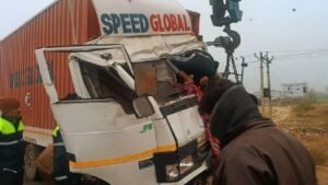 मथुरा29दिसम्बर24*हाईवे पर ट्रैक्टर और कैंटर की भिड़ंत में तीन की मौत...*