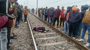 कौशांबी31दिसम्बर24*संदिग्ध अवस्था में मृत पाई गई युवती*