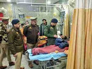 वाराणसी 22 दिसंबर २०२४*बदमाशों ने सोना लूटकर कारोबारी पिता–पुत्र को गोली मार दी