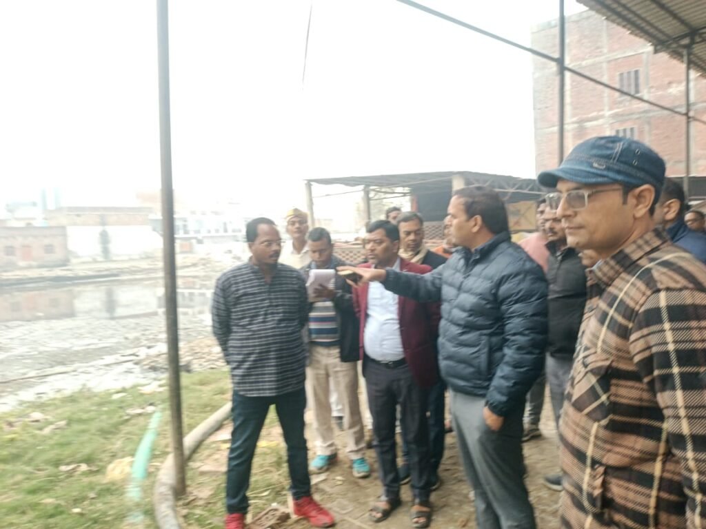 अयोध्या२४ दिसम्बर २०२४* जिलाधिकारी ने अयोध्या धाम रेलवे जंक्शन रोड का किया निरीक्षण।