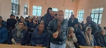 अयोध्या01जनवरी25*तहसील के अधिवक्ताओं ने मनाया नए साल का जश्न अयोध्या01जनवरी25*तहसील के अधिवक्ताओं ने मनाया नए साल का जश्न