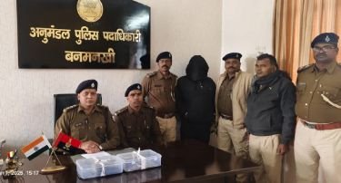 पूर्णिया बिहार 1 जनवरी25* देसी कट्टा, एक देसी पिस्टल एवं अन्य गैरकानूनी सामग्री के साथ किया गिरफ्तार ।