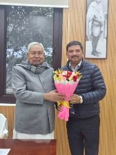 पूर्णिया बिहार3जनवरी25*मुख्यमंत्री से मिल पूर्व सांसद संतोष कुशवाहा ने दी नव वर्ष की शुभकामनाएं।