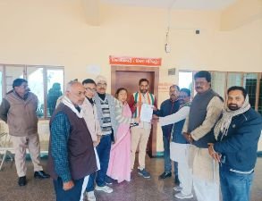 चन्दौली04जनवरी25*पूर्व केंद्रीय मंत्री के खिलाफ झूँठा मुकदमा लिखने के सम्बंध में जिला मजिस्ट्रेट को ज्ञापन सौंपा 