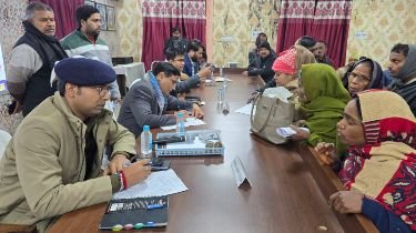 लखनऊ04जनवरी25*मोहनलालगंज तहसील में आयोजित सम्पूर्ण समाधान दिवस को लगी ठंड*