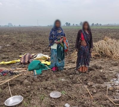 गुना06जनवरी25*MP के गुना में सहरिया परिवार की झोपड़ी पर दबंगों ने चलाया ट्रैक्टर, मुंह पर पेशाब करने का आरोप*