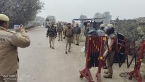 कौशांबी07जनवरी25*कौशांबी चित्रकूट के बॉर्डर पर स्थाई बैरियर पुलिस के जवान 24 घंटा रहेंगे तैनात*