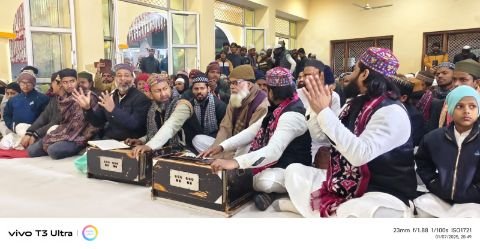 औरैया08जनवरी25*ग़रीब नवाज़ के क़ुल की फातिहा में पहुंचे सैंकड़ो अक़ीदतमन्द*