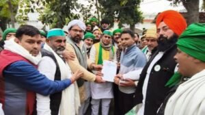 MUZAFFARNAGAR07january25*भाकियू की आवाज पर किसानों ने किया मुख्यालय का घेराव