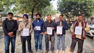 मिर्जापुर:13 जनवरी 25 *लगातार नो एंट्री लगाए जाने के विरोध में दिया ज्ञापन*