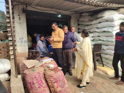 मिर्जापुर:13 जनवरी 25 *अचानक छापेमारी से मचा हड़कंप* मिर्जापुर:13 जनवरी 25 *अचानक छापेमारी से मचा हड़कंप*