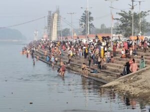 अनूपपुर14जनवरी25*पवित्र नगरी अमरकंटक में आस्था का महापर्व मकर संक्रांति के अवसर पर श्रद्धालुओं ने लगाई नर्मदा में डुबकी