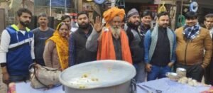 रायबरेली14जनवरी25*मकर संक्रांति के पावन पर्व पर हनुमान मन्दिर पर हुआ खिचडी भोज का आयोजन