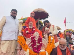 प्रयागराज14जनवरी25* संत,महामंडलेश्वर रामभूषण दास जी महाराज शाही स्नान के साथ पवित्र गंगा में लगाई आस्था की डुबकी