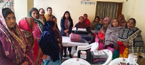 रायबरेली15जनवरी25*बीडीओ वर्षा सिंह ने 17 आंगनबाड़ी केंद्रों की कार्यकत्रियों को वितरित किया आरोग्य किट रायबरेली15जनवरी25*बीडीओ वर्षा सिंह ने 17 आंगनबाड़ी केंद्रों की कार्यकत्रियों को वितरित किया आरोग्य किट