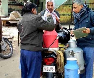 मिर्जापुर:17 जनवरी 25 *खाद्य सुरक्षा एवं औषधि विभाग की छापेमारी* मिर्जापुर:17 जनवरी 25 *खाद्य सुरक्षा एवं औषधि विभाग की छापेमारी*