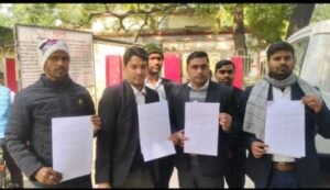 मिर्जापुर:17 जनवरी 25 * लोगों से जबरन पेनाल्टी वसूले जाने के विरोध में दिया पत्रक*