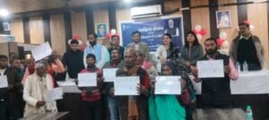 रायबरेली18जनवरी25*उप जिलाधिकारी ने किसानों को वितरित किए स्वामित्व कार्ड व विकलांगों को बांटे कंबल