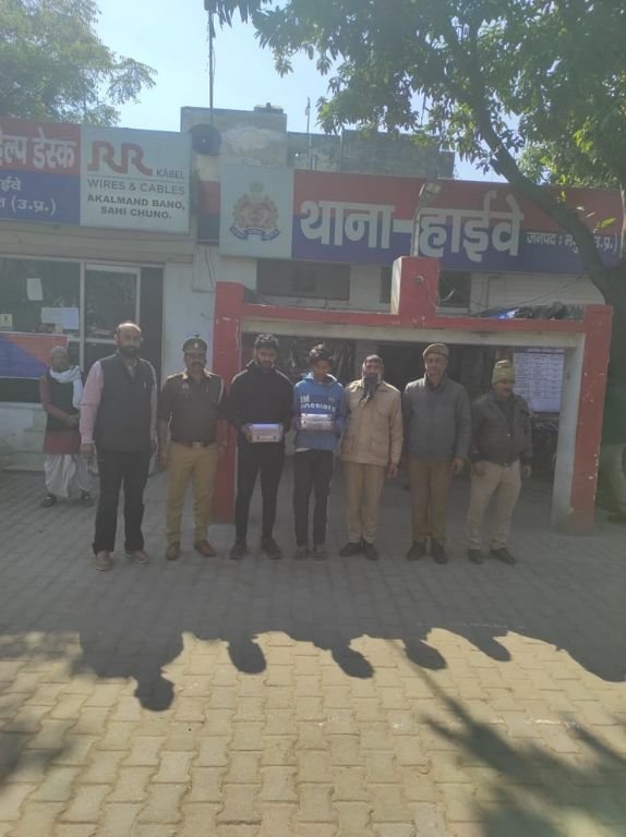 मथुरा24जनवरी25*कम्पनी में कैश चोरी वाले दो अभियुक्तगण को मय माल के साथ गिरफ्तार। मथुरा24जनवरी25*कम्पनी में कैश चोरी वाले दो अभियुक्तगण को मय माल के साथ गिरफ्तार।