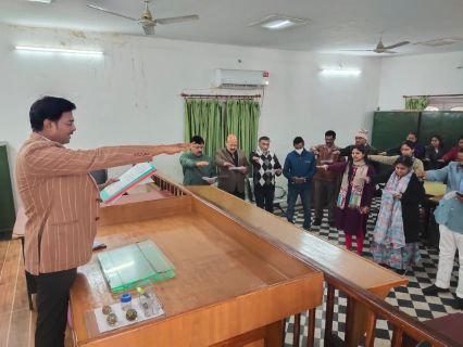 कानपुर नगर26जनवरी 2025*राष्ट्र को दुनिया में आगे ले जाने के लिए प्रण दिलाता है  राष्ट्रीय मतदाता दिवस- मण्डलायुक्त