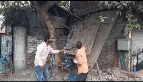 लखनऊ28जनवरी25*कैसरबाग बस अड्डा चौराहे पर चलाया गया अतिक्रमण हटाओ अभियान।