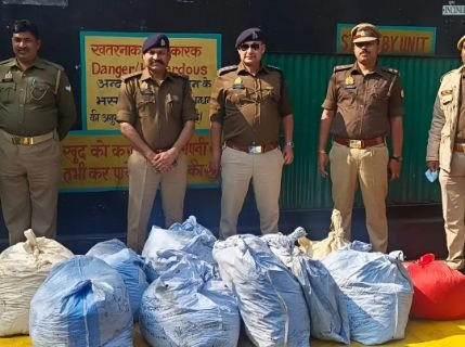 आगरा29जनवरी25*पुलिस थानों में रखा दो कुंतल 20 किलो अवैध गांजा कोर्ट के आदेश पर भट्टी में जलाया--