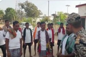 छत्तीसगढ़30जनवरी25*29 नक्सलियों ने पुलिस के समक्ष किया आत्मसमर्पण*