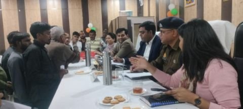 रायबरेली01फरवरी25*एडीएम की अध्यक्षता में संपन्न हुआ संपूर्ण समाधान दिवस 33 शिकायतों में 4 का हुआ निस्तारण
