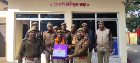 रायबरेली01फरवरी25*कोतवाली प्रभारी ने प्रशस्ति पत्र देकर होमगार्ड को किया सम्मानित